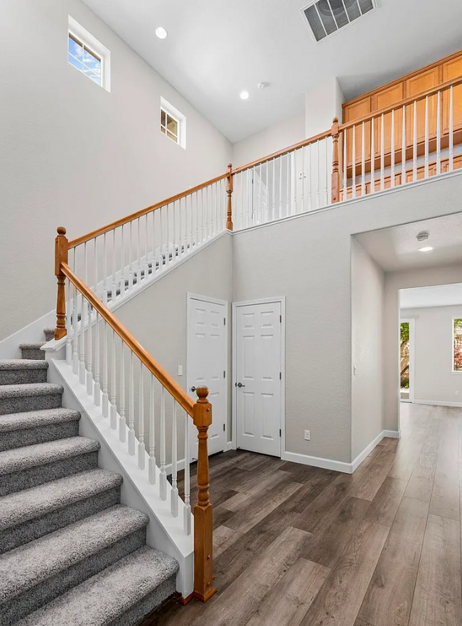 Foyer - 10806 Pebble Hill Dr