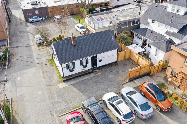 Building Photo - 120 4th Ave N