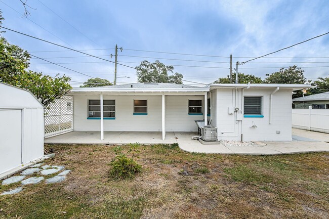 Building Photo - Central Gulfport - 3 Bedroom 2 Bath Home