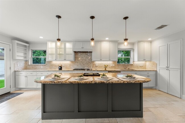 Building Photo - 14115 River Forest Dr