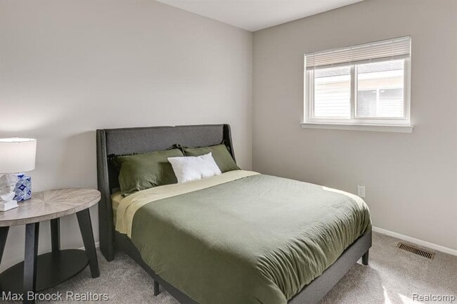 Building Photo - 36 W Mahan Ave