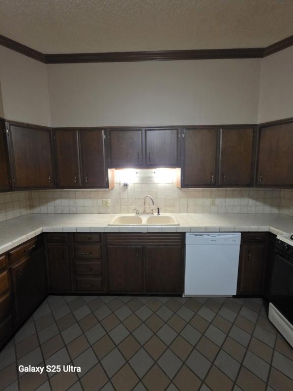 Building Photo - 208 E Main St