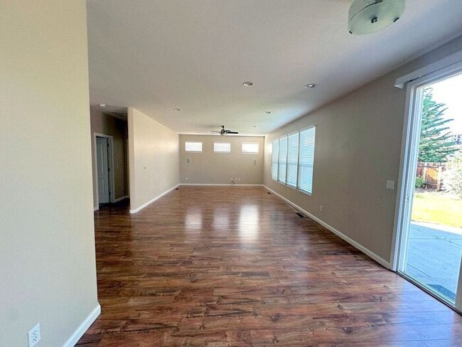 Building Photo - 3031 Sky Country Dr