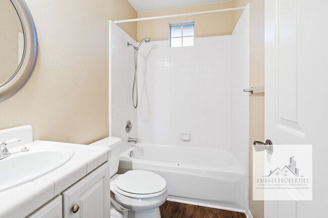 Building Photo - 3 Bed 2 Bath in Clovis Unified School District!
