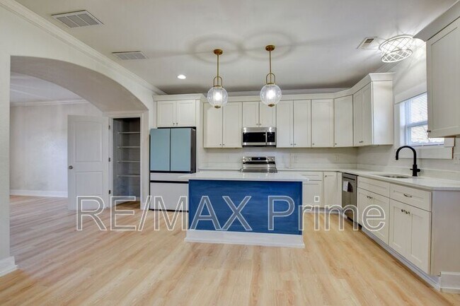 Building Photo - 8028 Glade Rd