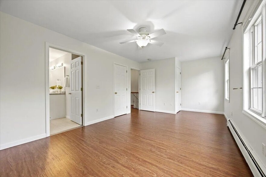 Building Photo - 14 Woodside Dr