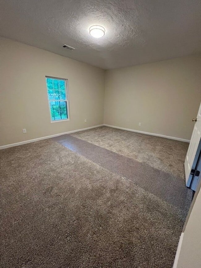 Building Photo - Newly Remodeled 3 Bedroom, 1 Bath Home
