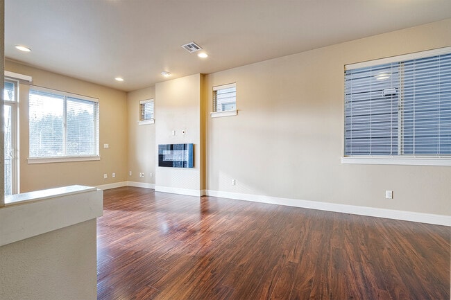 Building Photo - 14427 SW Meridian St