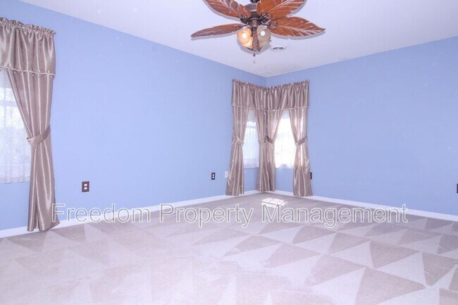 Building Photo - 6540 Cottonwood Dr