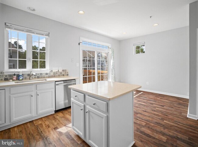 Building Photo - 44163 Azalea Ct