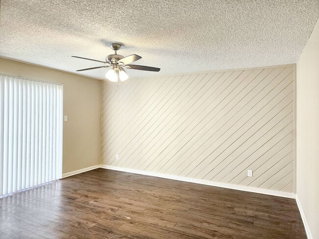 Building Photo - 16635 Neumann Dr