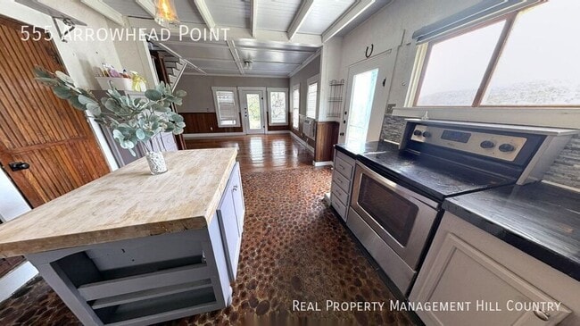 Building Photo - 555 Arrowhead Pt