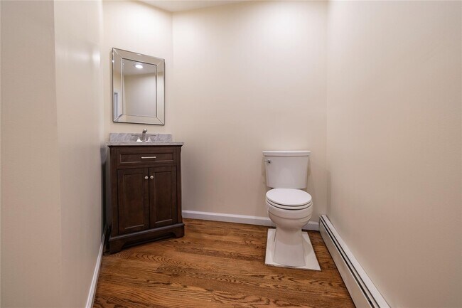 Building Photo - 4047 Greentree Dr