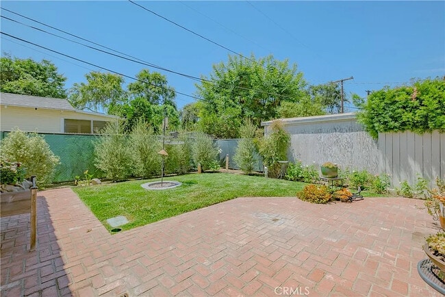 Building Photo - 1112 E Whiting Ave