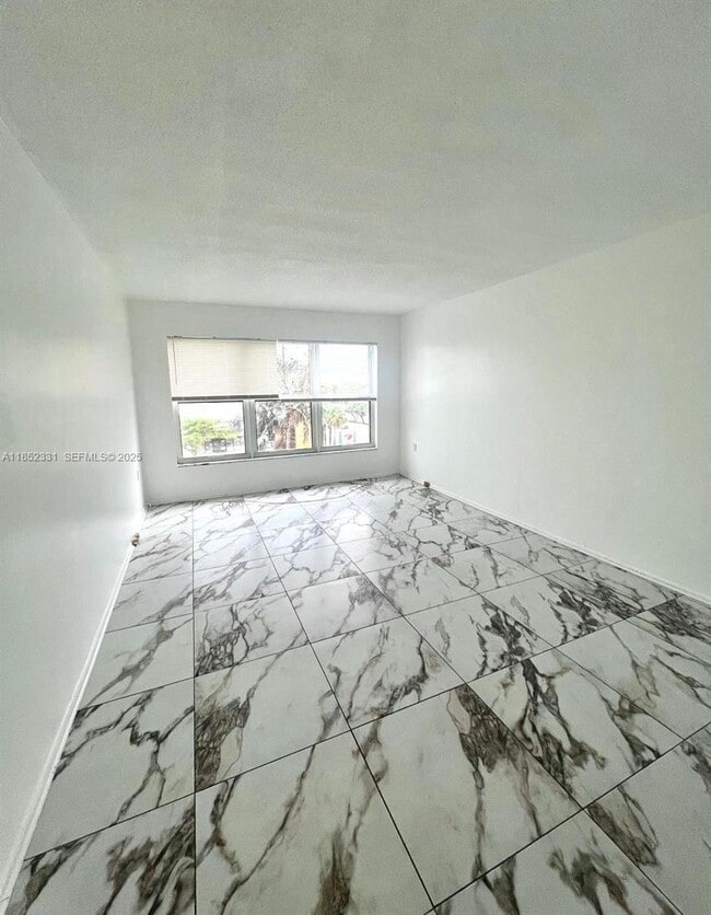 Building Photo - 3000 E Sunrise Blvd