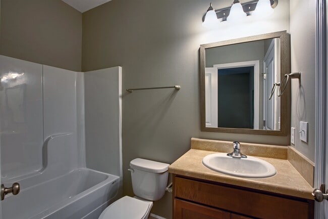 Building Photo - 2202 Cedarbrook Ct