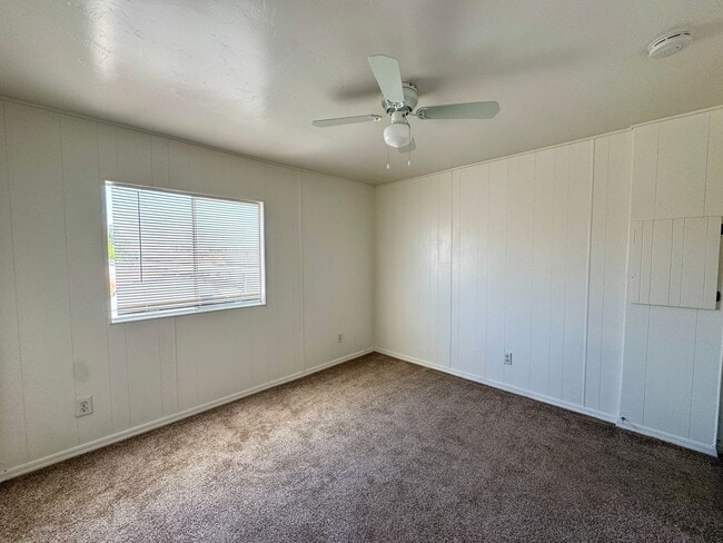 Building Photo - Cute Cozy and Centrally located