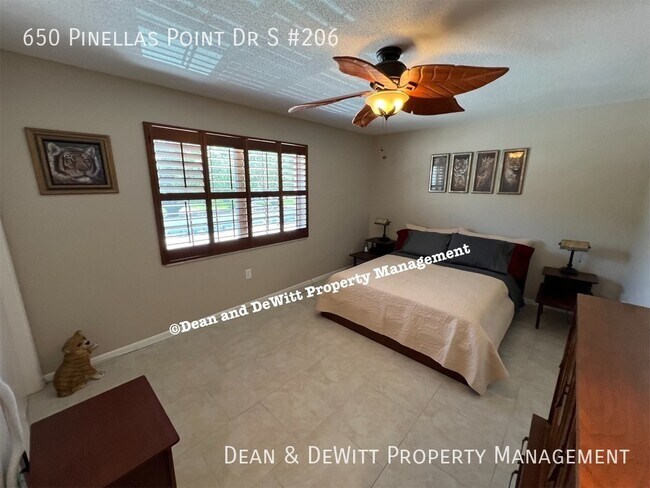 Building Photo - 650 Pinellas Point Dr S