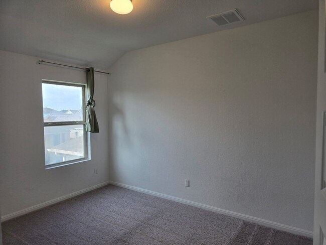 Building Photo - 348 Fluttermill Loop