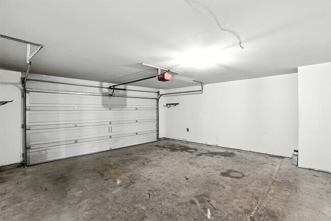 Building Photo - 6626 Poplar Rose Ct.