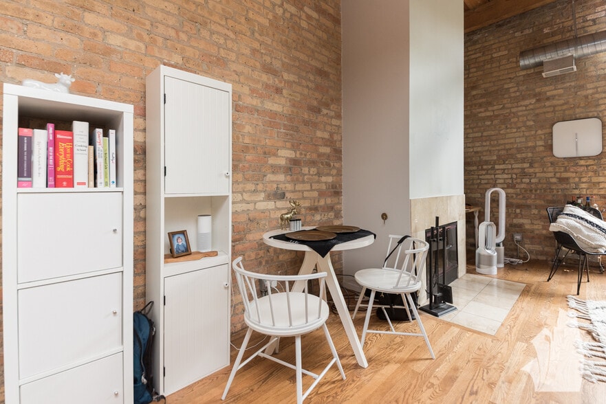 Building Photo - 2300 W Wabansia Ave