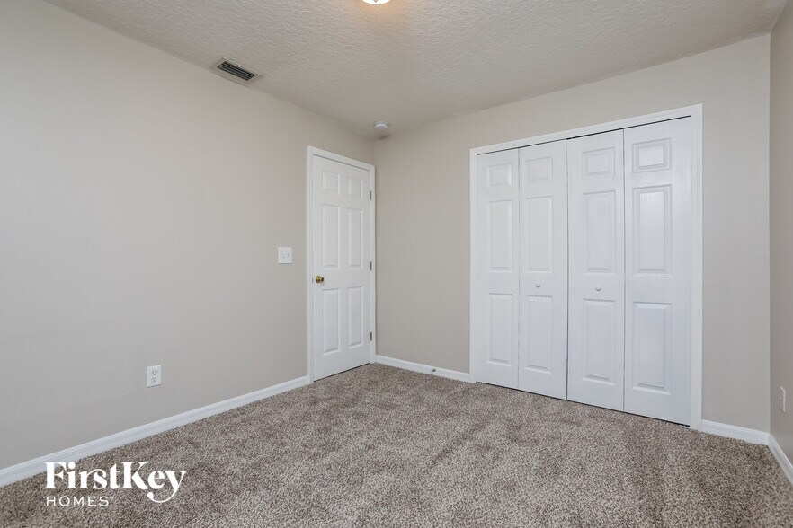 Building Photo - 1332 Umbrella Tree Dr