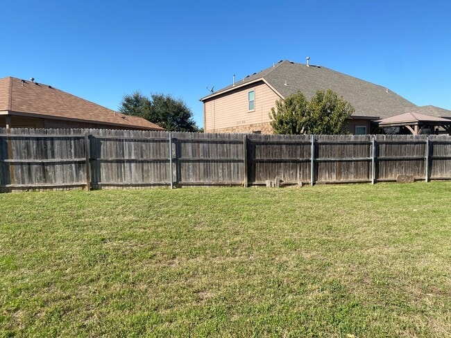 Building Photo - READY NOW! Captivating home on a cul-de-sa...