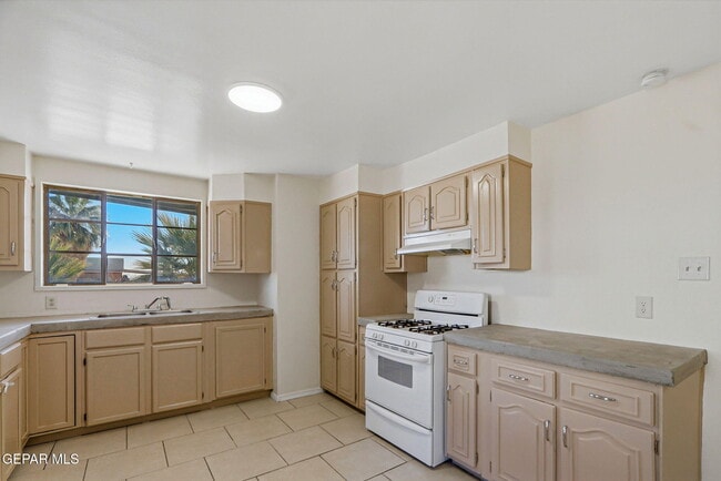 Building Photo - 1105 N Clark Dr