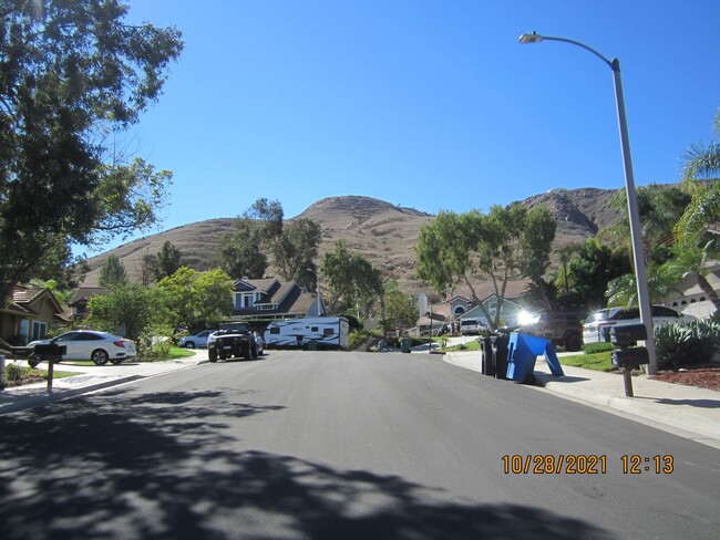 Building Photo - LAKE HILLS BEAUTY IN LA SIERRA