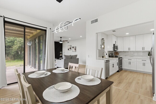 Building Photo - 7602 Las Palmas Way