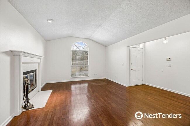 Building Photo - Great Location Near St. Johns Town Center!