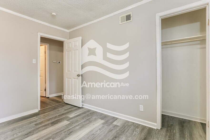 Building Photo - 7001 Eddy Ln