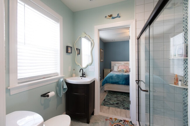 Building Photo - 107 S Richards Ave