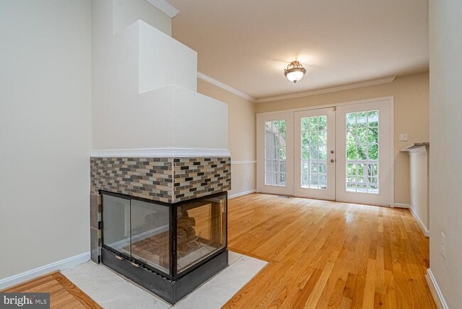 Building Photo - 1275 Quaker Hill Dr