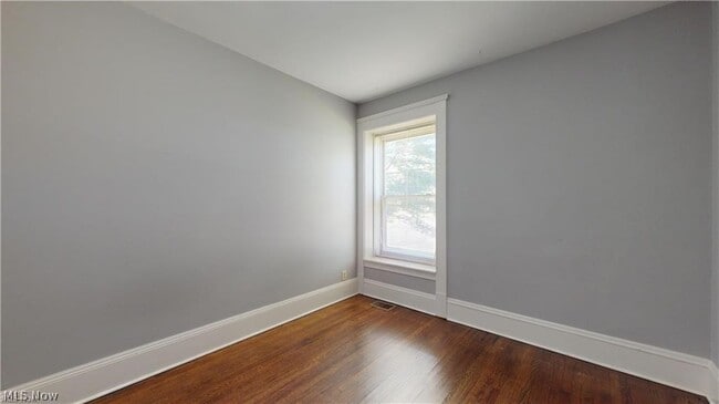 Building Photo - 31 E Case Dr