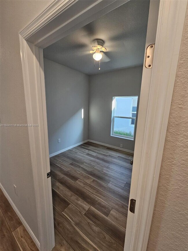 Building Photo - 1431 Las Villas Blvd