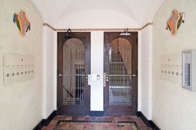 Building Photo - 3305 Fremont Ave S