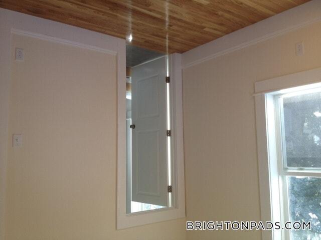 Building Photo - 6 Larose Pl