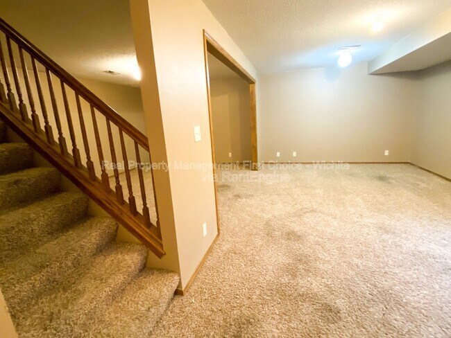 Building Photo - 10802 W Carr Ave