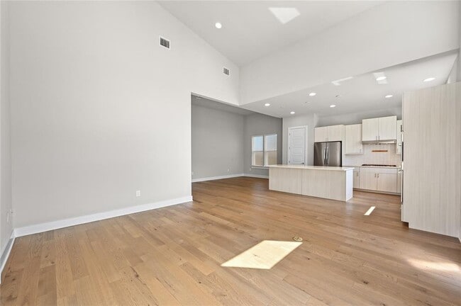 Building Photo - 6333 Florencia Ln