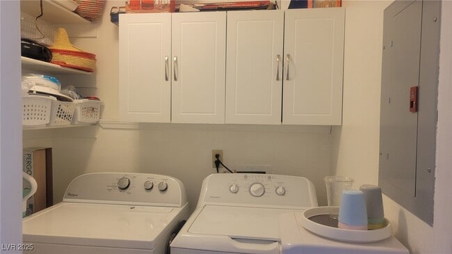 Building Photo - 2140 Willowbury Dr