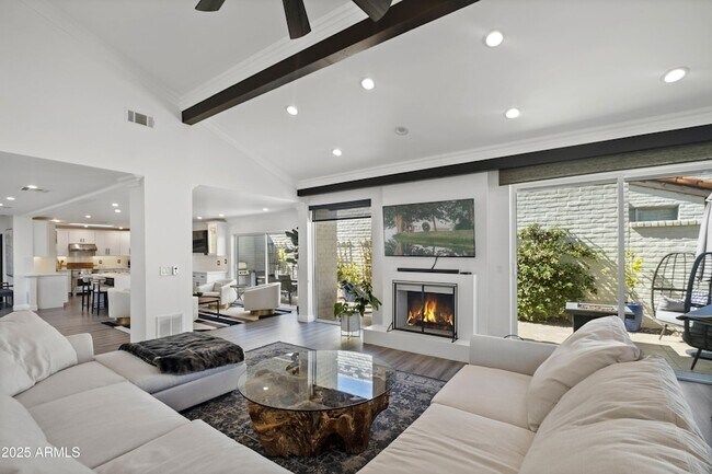 Building Photo - 7322 E Sierra Vista Dr