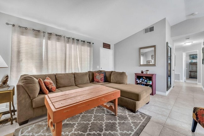 Building Photo - 2815 Minford St