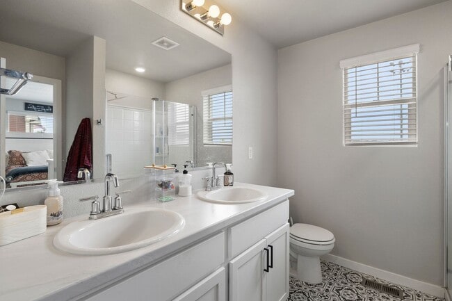 Building Photo - Beautiful 3-Bedroom Townhome with Park Views- Available July 25th!