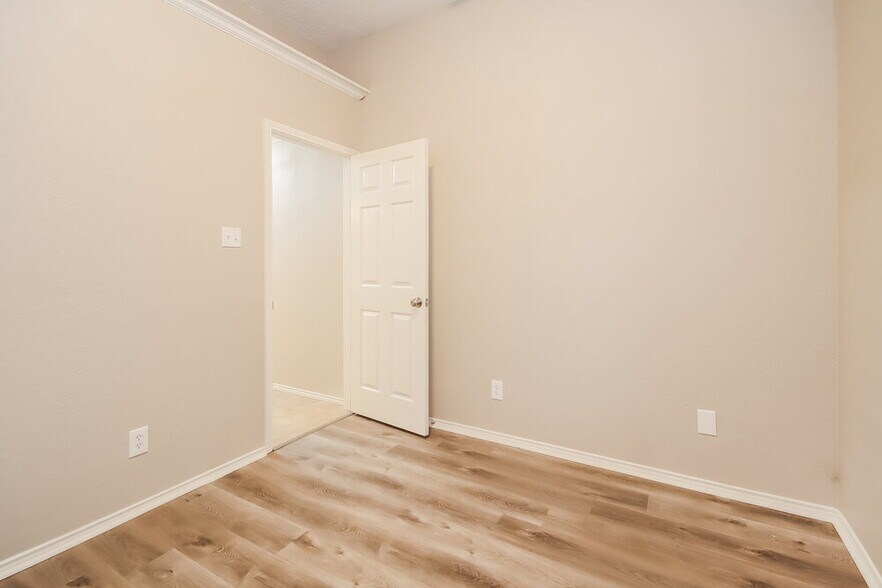 Building Photo - 804 Irene St