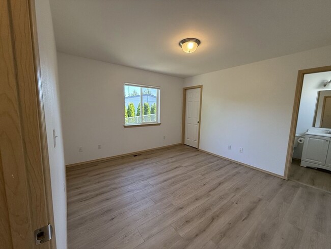 Building Photo - Newly Renovated 3BD/2.5BTH Home for Lease ...