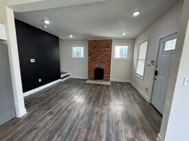 Building Photo - 1210 E Whittier St