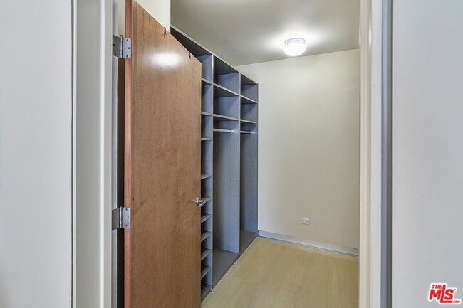 Building Photo - 711 Westbourne Dr