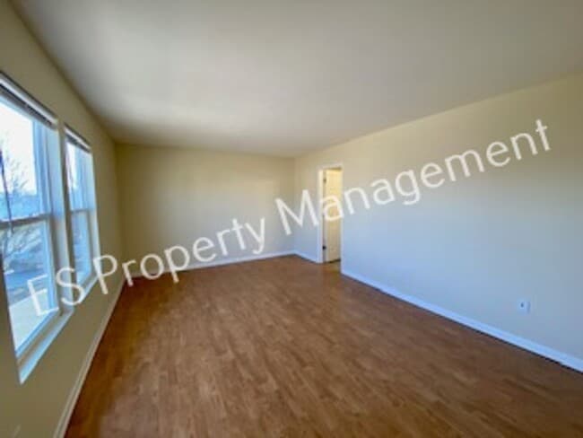 Building Photo - Beautiful 4 Bedroom 2.5 Bath 2 story home in Wildwood Farms on Indy's Southeast side!