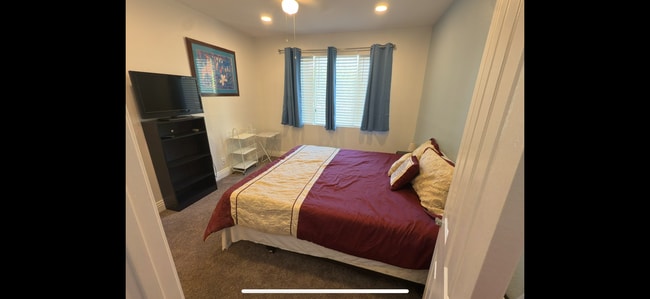 Building Photo - 22681 Oakgrove